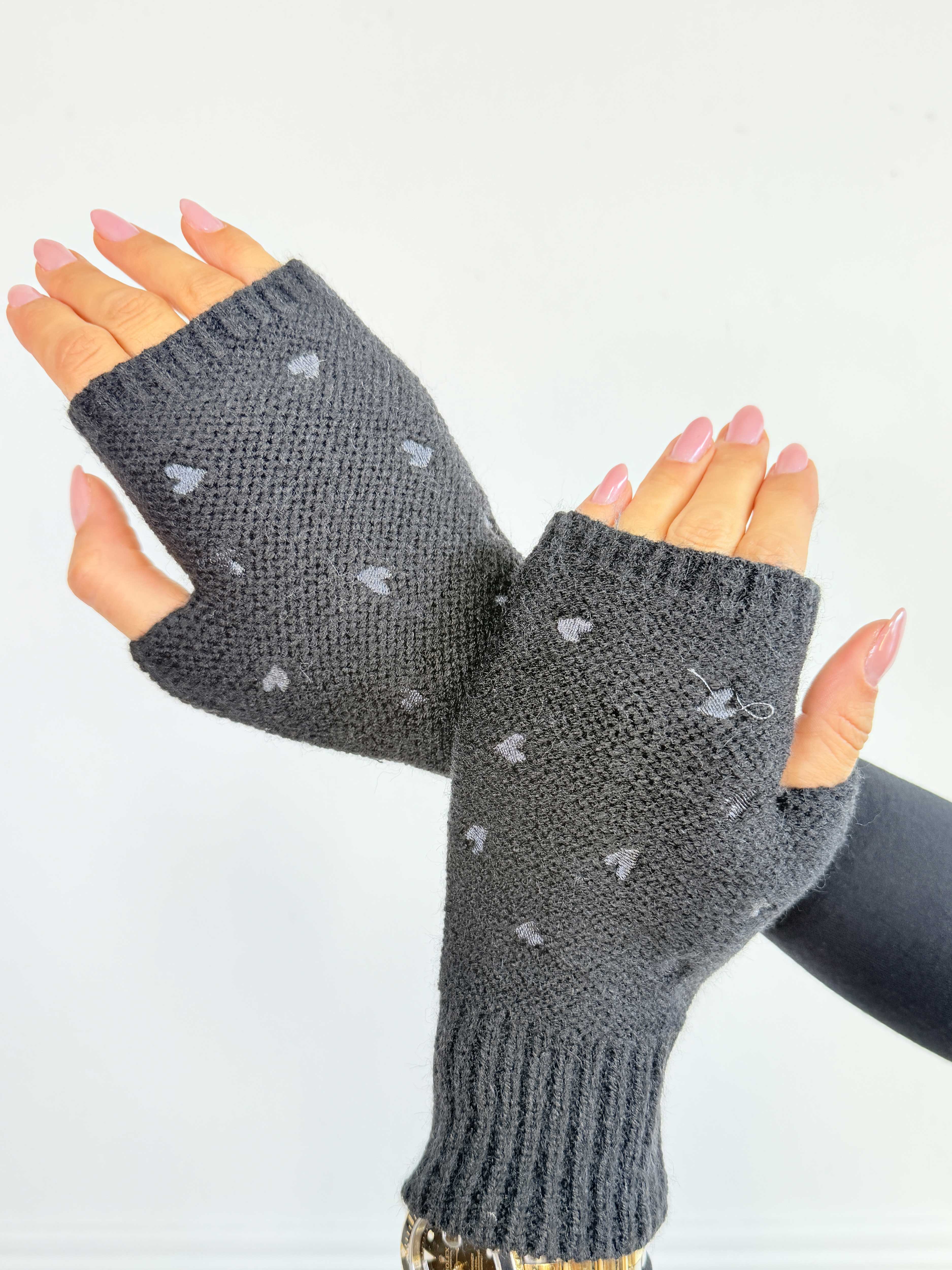 Xenia - Søde handsker med små hjerter på